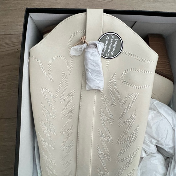 MIA DAKOTA Western Boots Size 10, Ivory NEW - Picture 2 of 3